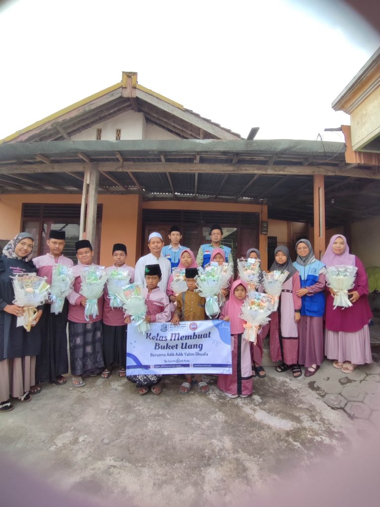 Asah Kreatifitas Yatim, Kerabat Satifa Belajar Membuat Buket